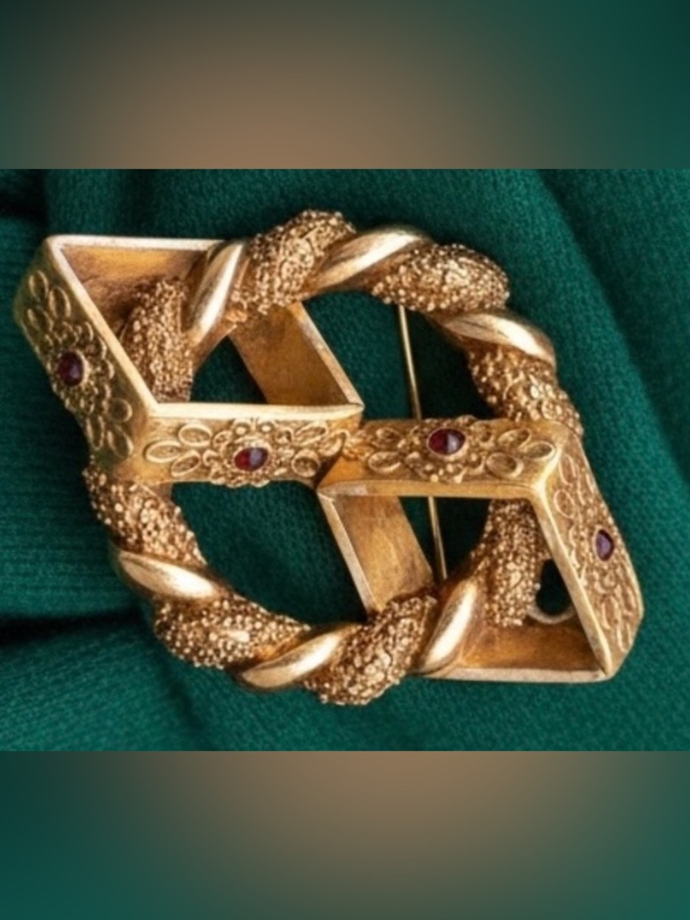 Art Deco Gold-Tone Twisted Geometric Textured Brooch Red Rhinestone Signed